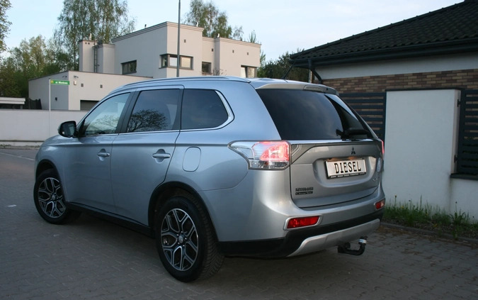 Mitsubishi Outlander cena 81500 przebieg: 50000, rok produkcji 2020 z Warszawa małe 631